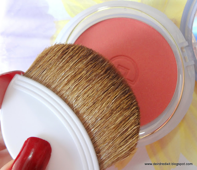 Pennello di Collistar Maxi Fard effetto seta Corallo