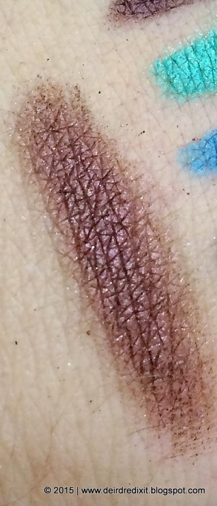 Swatch Kiko Generation Next Cool Touch Eyeshadow nr 4 Modern Burgundy