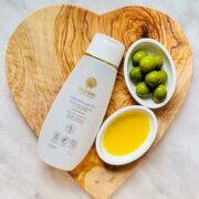 struccarsi con l'acqua micellare oro di spello