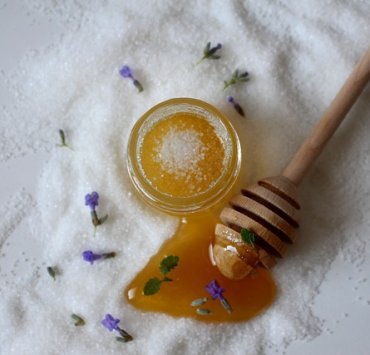 scrub viso pelle grassa