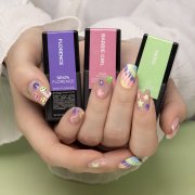 nail art multicolor primavera 2023