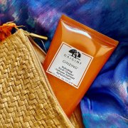 Scrub viso Origins GinZing con ginseng e chicchi di caffè